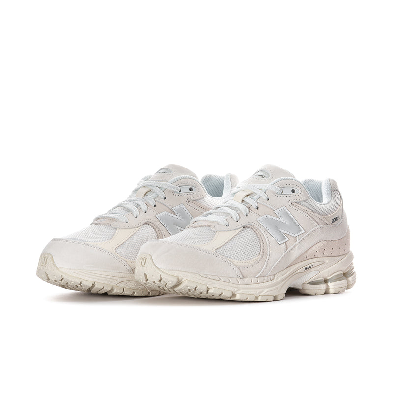 Women's low-top sneakers, cream uppers with light gray panels and white laces