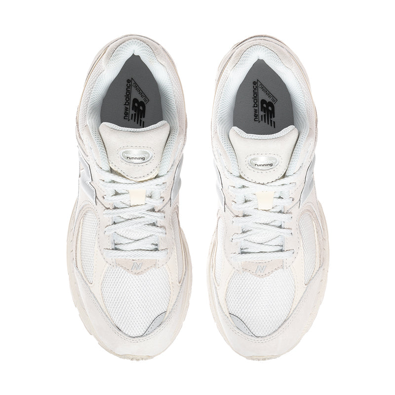 Women's sneakers pair, white laces and padded tongue with interior branding tag