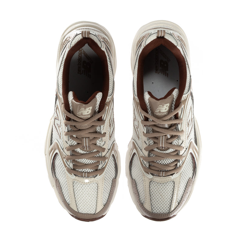 Women's 530 wide sneakers front view with lace-up closure and cushioned tongue