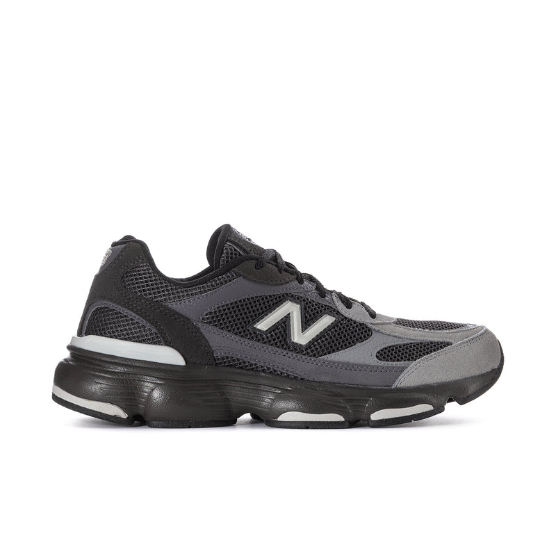Men's New Balance 603 mesh sneakers, black and gray with N logo and lace-up