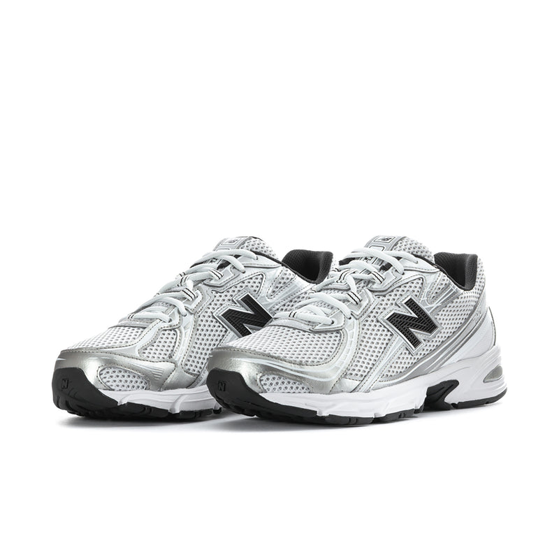 Men's running shoes pair in white/silver metallic with black N logo and lace-up