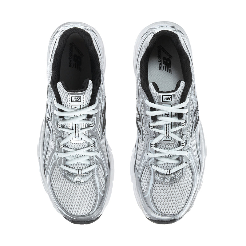 Men's running shoes, front view in white/silver metallic with black interior collar