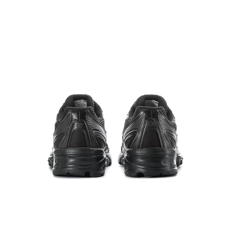 Men's New Balance running shoes heel view, black synthetic upper