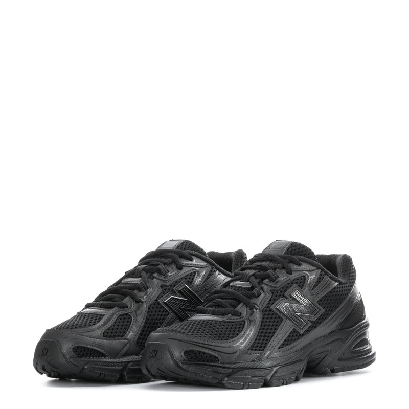 Youth New Balance running sneakers, dark gray mesh upper with lace-up front