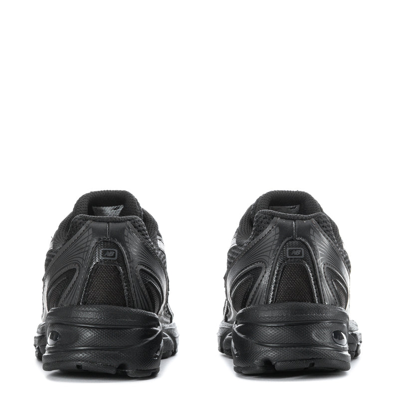 Youth New Balance sneakers, black heel view with lace-up and padded collar