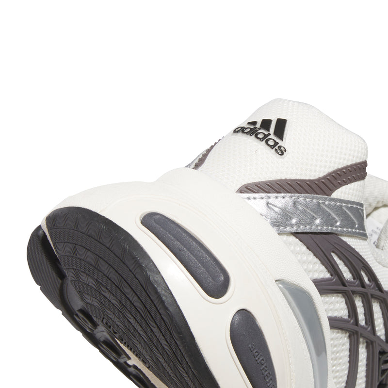 Men's sneaker heel close-up with adidas logo; off-white upper and grey traction sole.