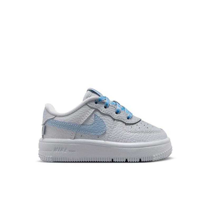 Toddler low-top sneakers in light gray with blue swoosh and blue laces