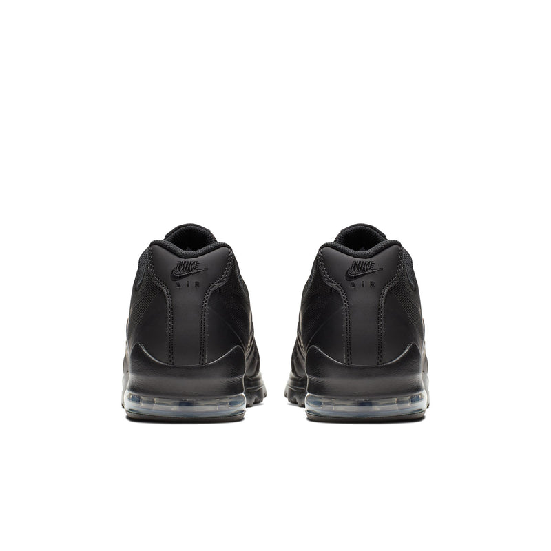 Men's black sneakers, rear view, cushioned collar and Air sole
