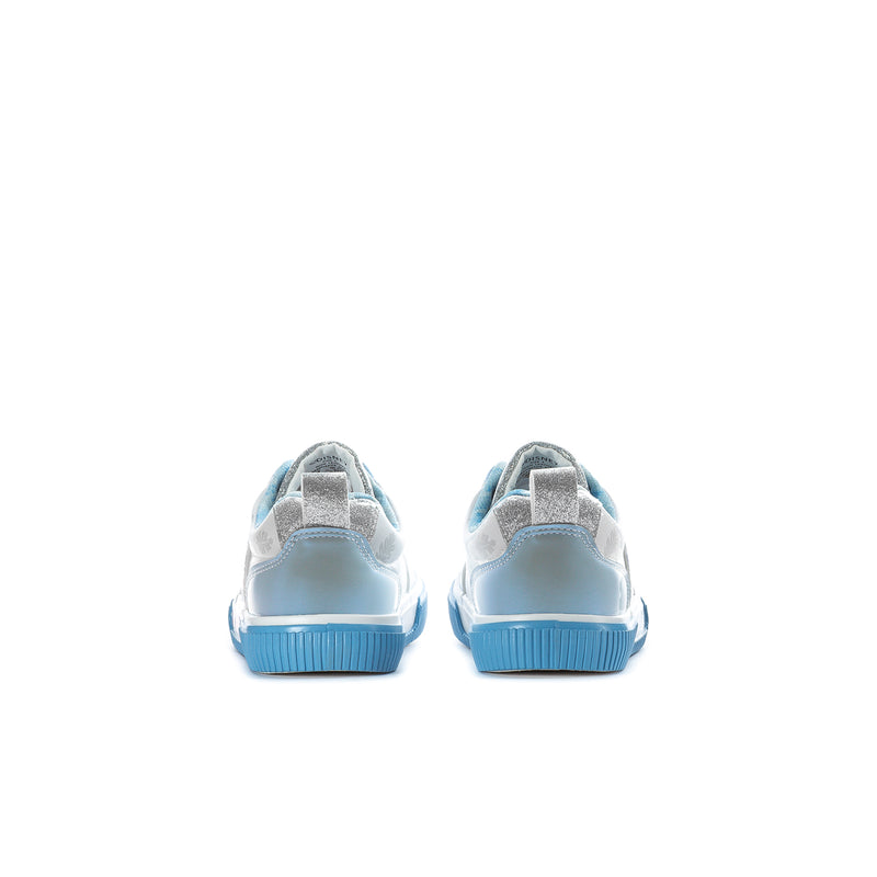 Kids light blue court sneakers, back view, with heel tab and blue rubber outsole