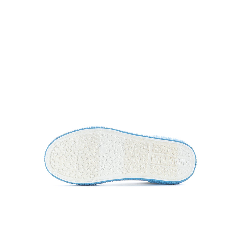 Kids court sneaker outsole, light sole with blue border and embossed logo