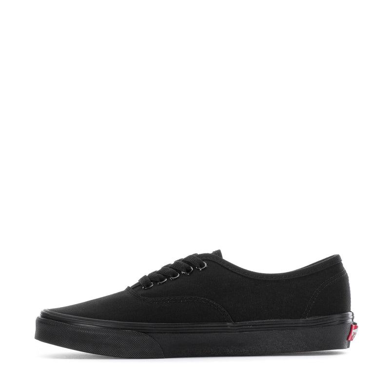 Black low-top canvas sneaker, lace-up with vulcanized rubber sole