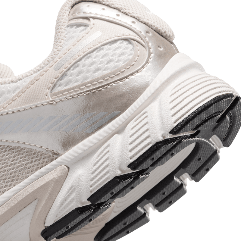 Big Kids' Nike V5 RNR "Summit White Light Orewood Brown"