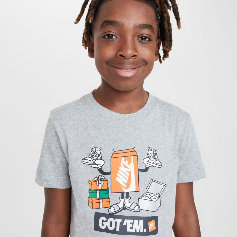 Youth boxy heather grey T-shirt close-up of orange "Got 'Em" chest graphic
