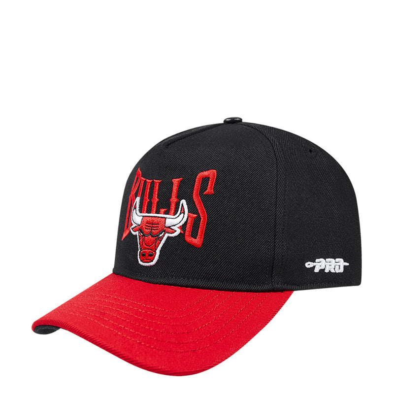 Two-tone snapback hat in black with red brim, Bulls logo on front