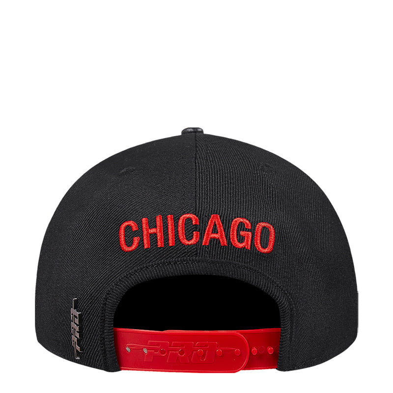 Two-tone snapback hat with CHICAGO text, black crown and red snapback strap