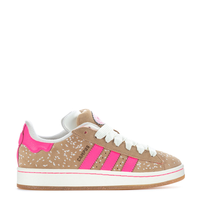 Women's low-top sneakers in tan with pink stripes, white laces and off-white sole