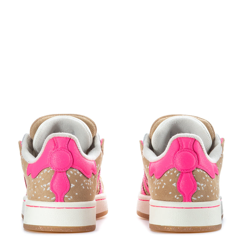 Women's sneakers heel view, pink heel panel detail on tan suede with white laces