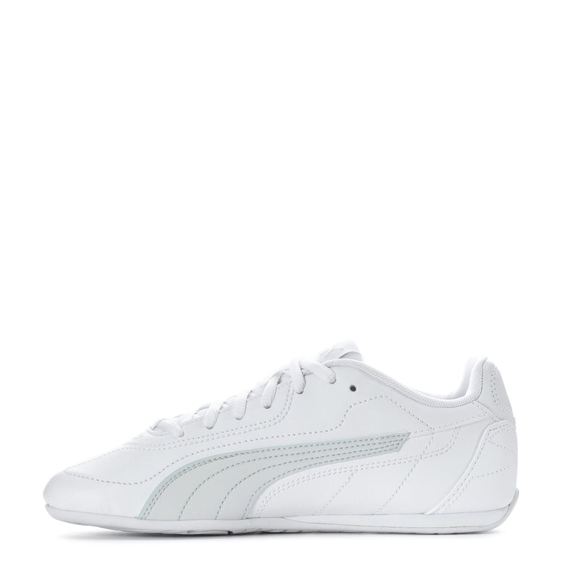 Youth low-top sneakers in white with light gray side stripe and lace-up closure.