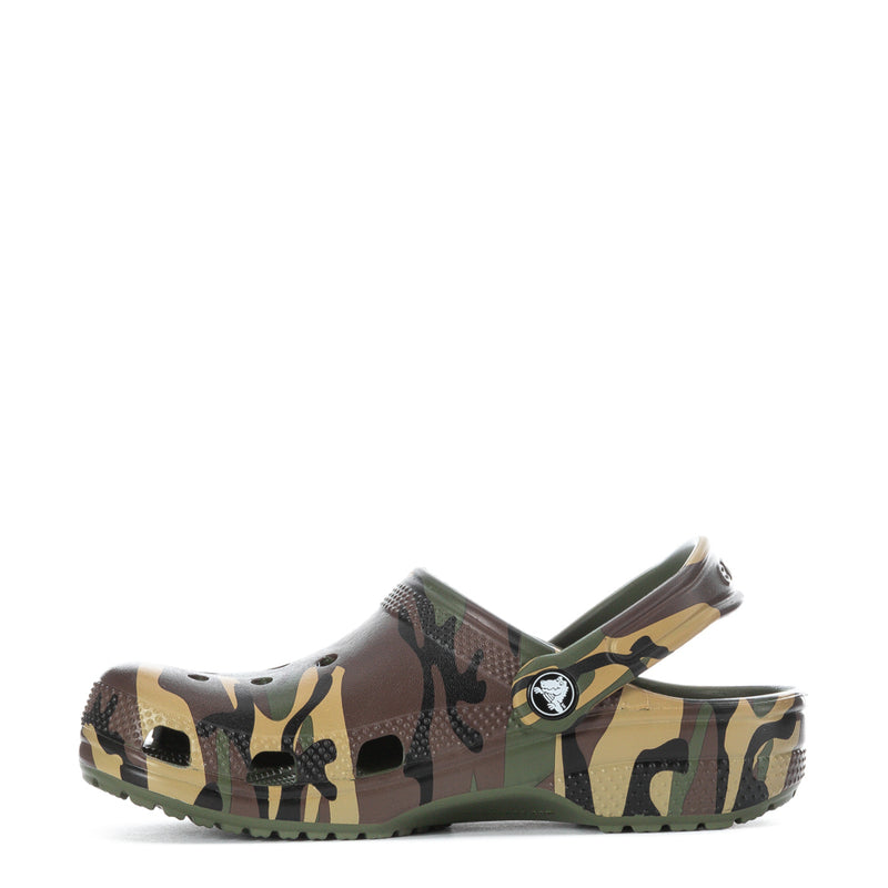 Kids' camo slip-on clogs with back strap and circular logo badge