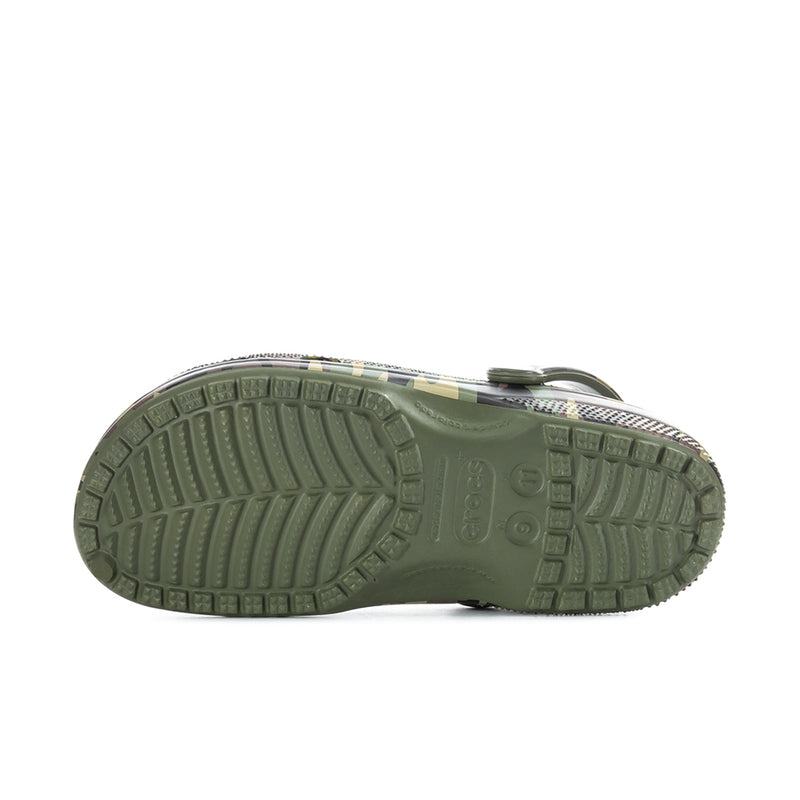 Men's camouflage clog outsole, textured tread underside