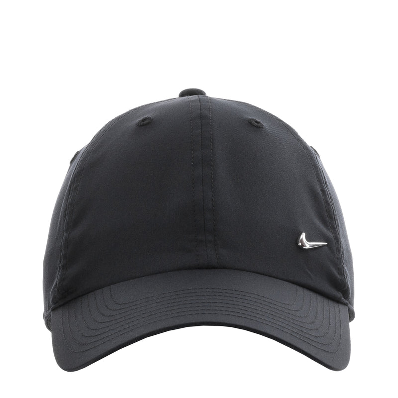 Black Nike Club cap, curved brim and metallic swoosh on front panel