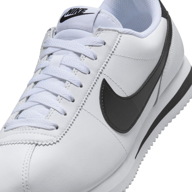 Women's white low-top sneakers, lace-up detail with Nike swoosh and sidewall panel
