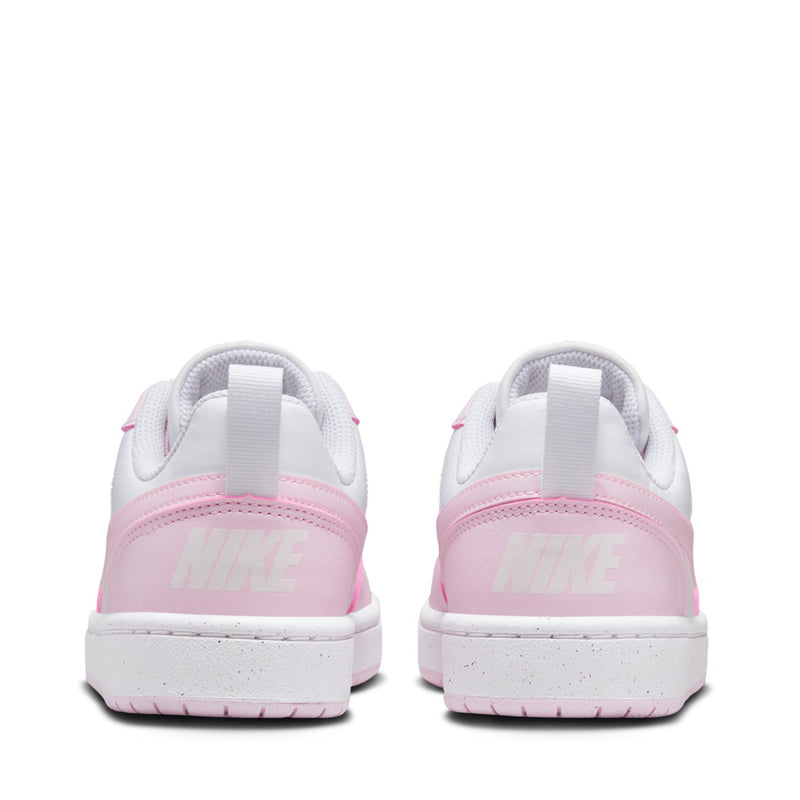Youth low-top sneakers heel view, pink stripe detail on white back and speckled sole