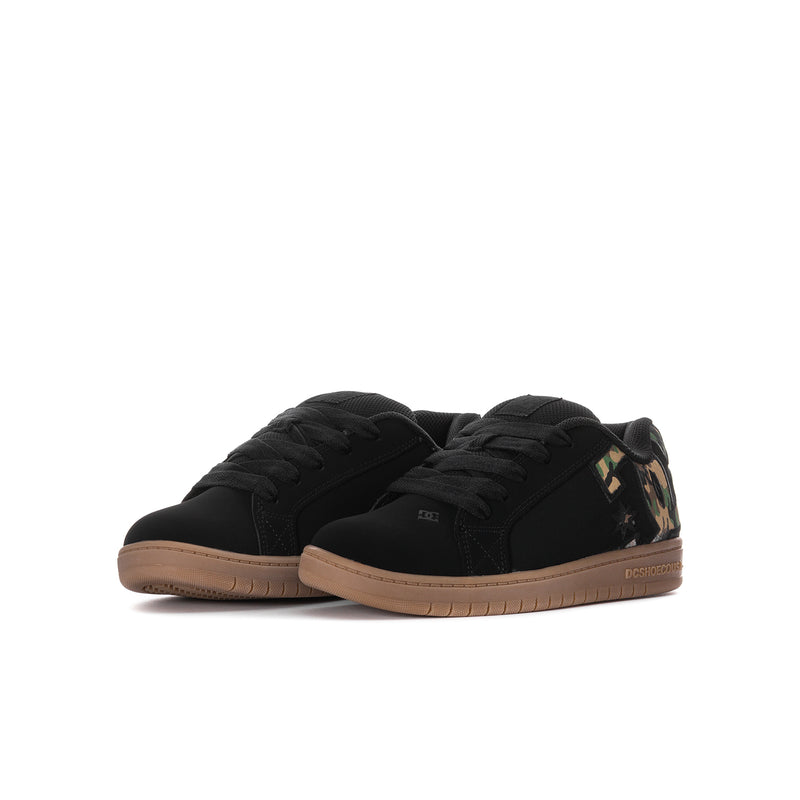 Youth black low-top skate shoes with camo quarter panels and gum outsole