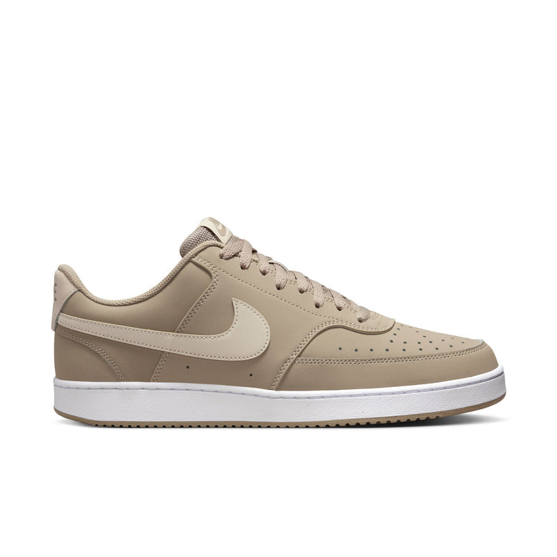 Men's low-top sneakers in light tan with white swoosh and white midsole
