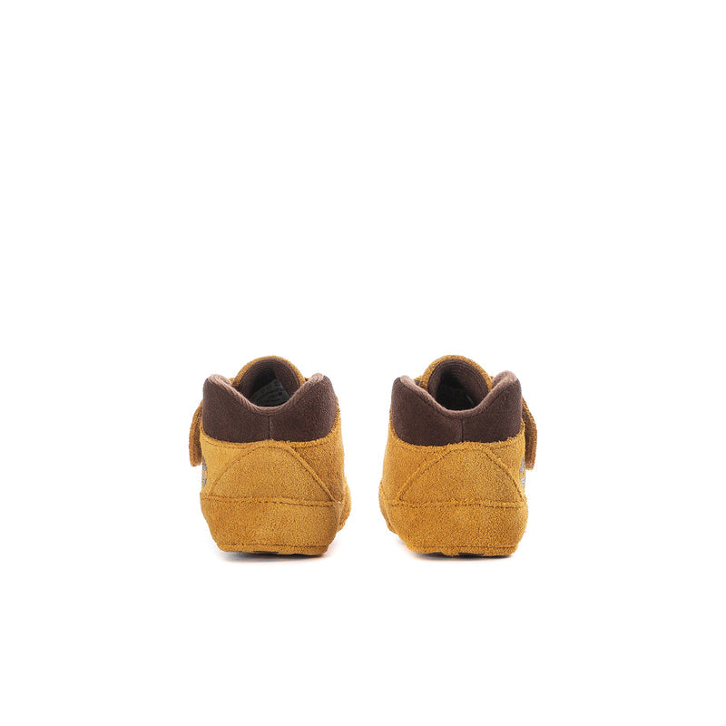 Infant wheat crib booties heel view with dark brown back cuff