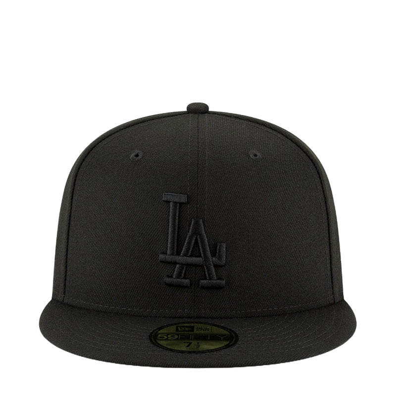 Black baseball cap with embroidered LA logo on the front