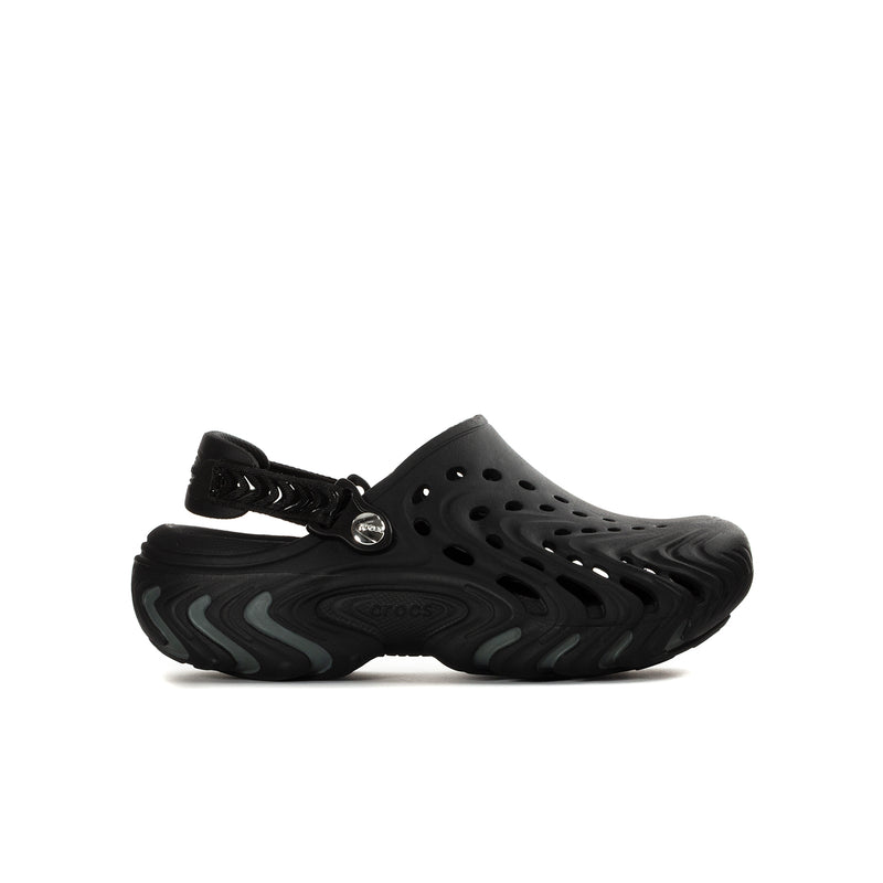 Black youth clogs with perforations and adjustable strap, textured sole