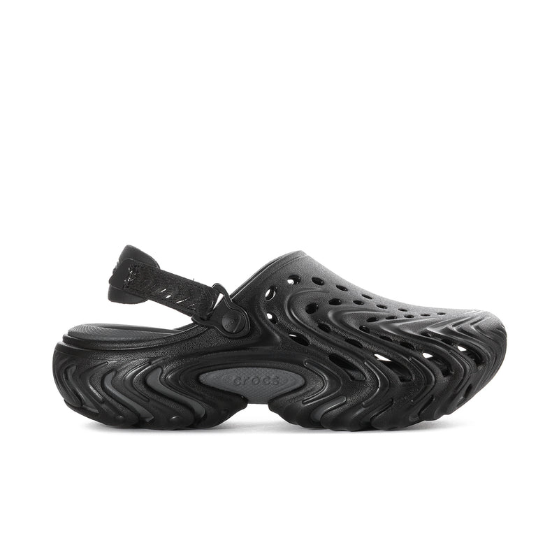 Men's black clogs with perforated upper and adjustable heel strap