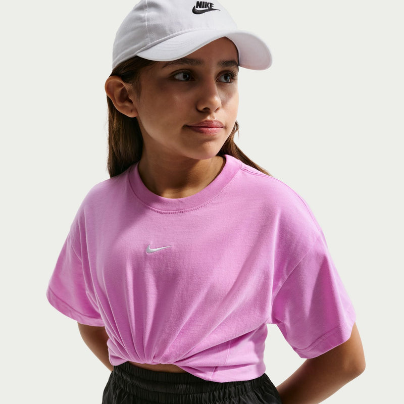 Youth boxy T-shirt in light magenta with Nike swoosh, crew neck