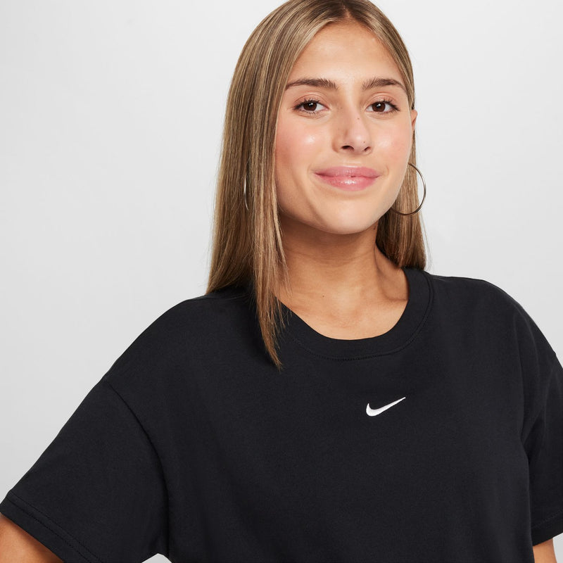 Youth black boxy T-shirt crew neck with Nike swoosh logo