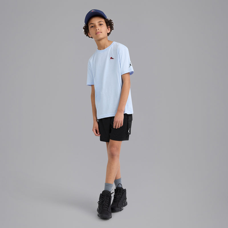 Youth black cargo shorts, elastic waistband, side cargo pocket and Jumpman logo