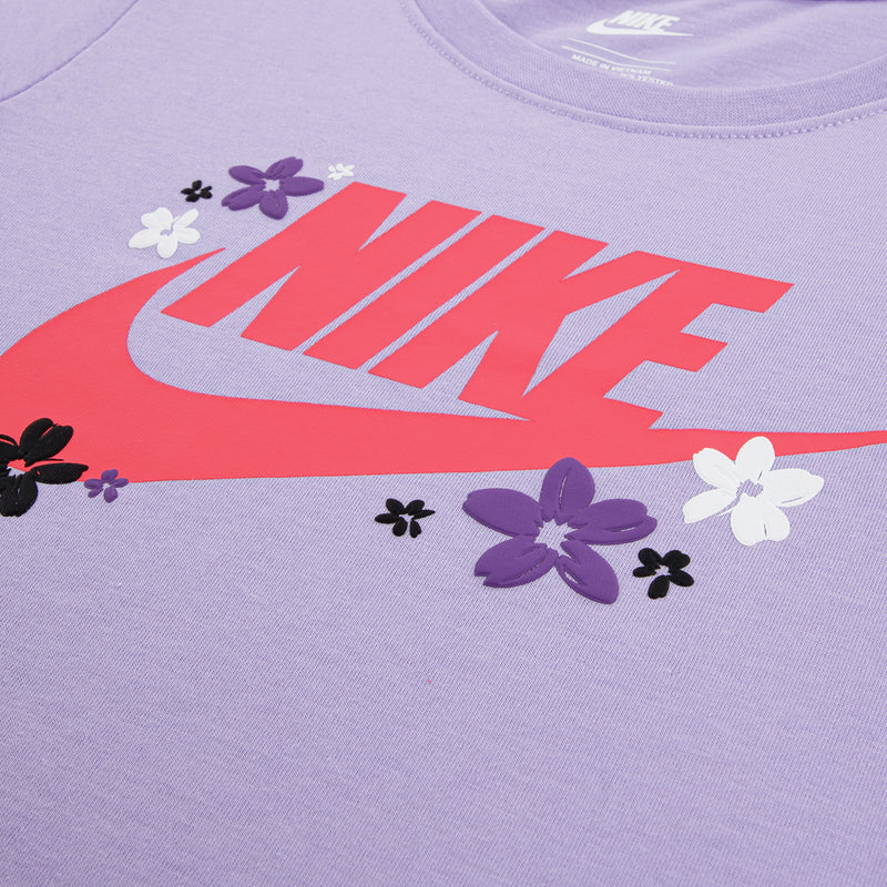Kids lavender T-shirt close-up: pink Nike print with purple and white flowers