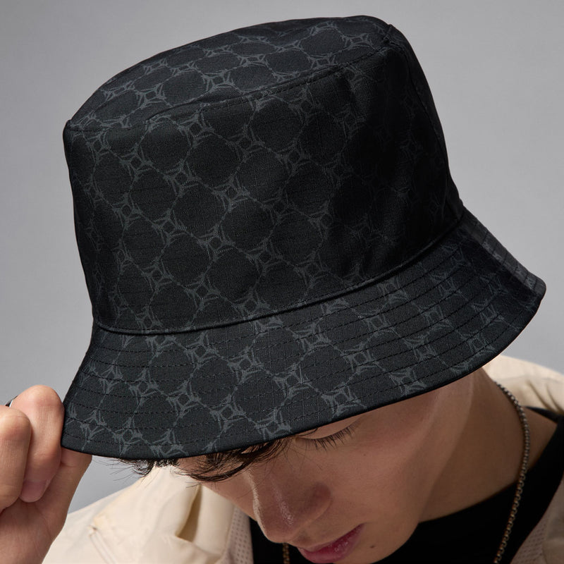 Black bucket hat with dark grey patterned side and curved brim