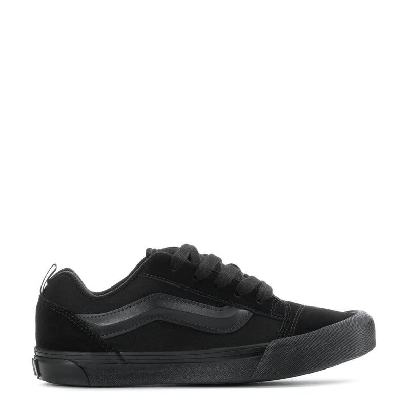 Youth low-top sneakers in black, lace-up with side stripe and flat rubber sole