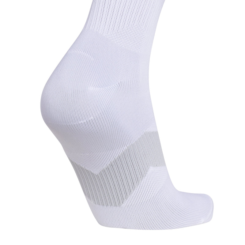 White ankle socks with breathable knit and padded arch panel