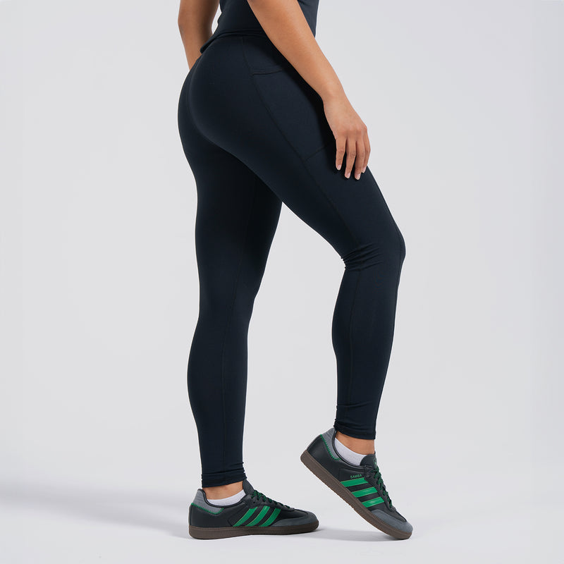Women's black leggings with side pocket and sculpted leg seams