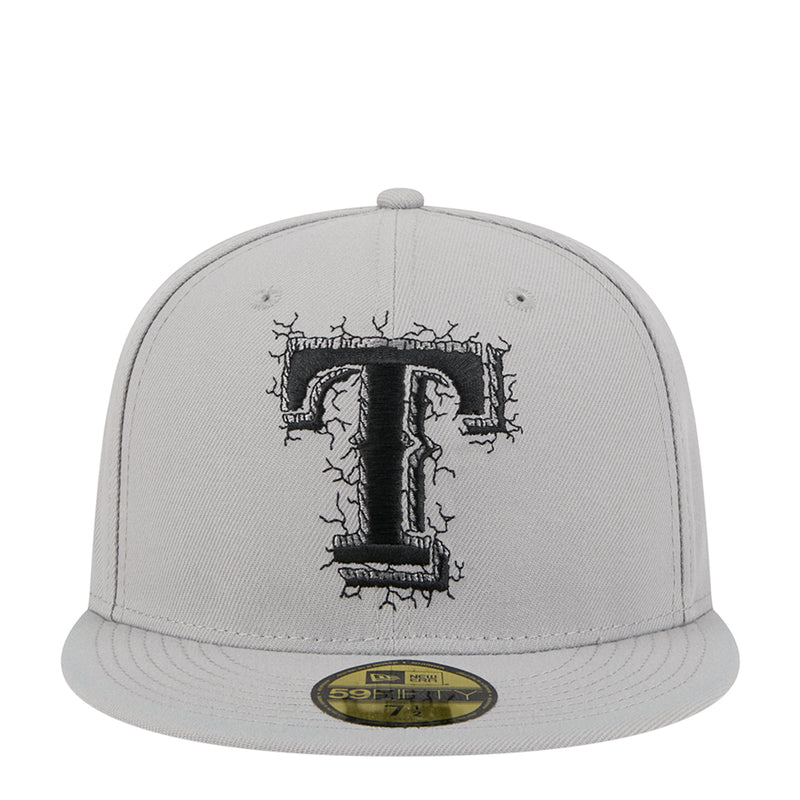 Grey baseball cap with cracked letter “T” front logo and flat brim