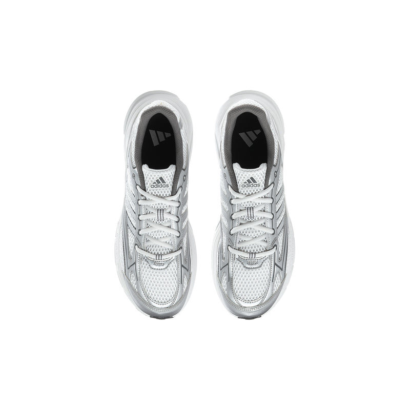 Youth running shoes viewed from front, light grey/white mesh and lace-up details