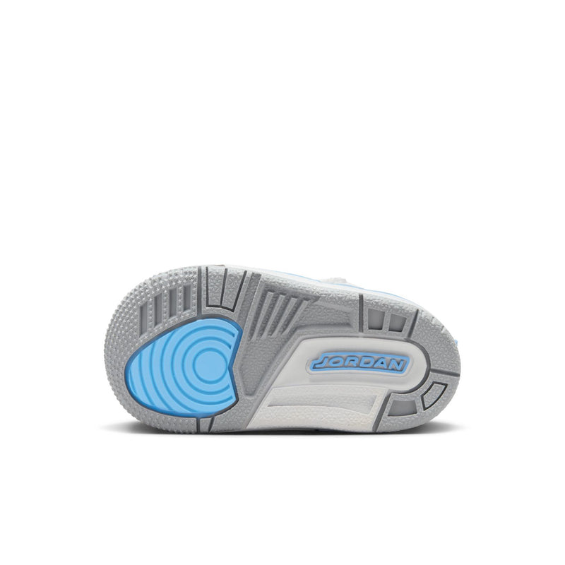 Toddler low-top sneakers outsole with blue traction and JORDAN logo