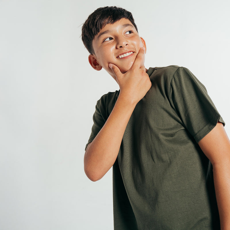 Youth crew T-shirt in dark forest green, close-up of crew neck and short sleeve