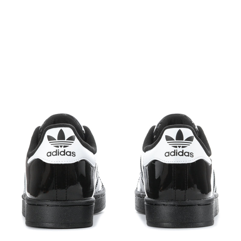 Youth low-top sneakers with adidas logo at heel and black patent back panel