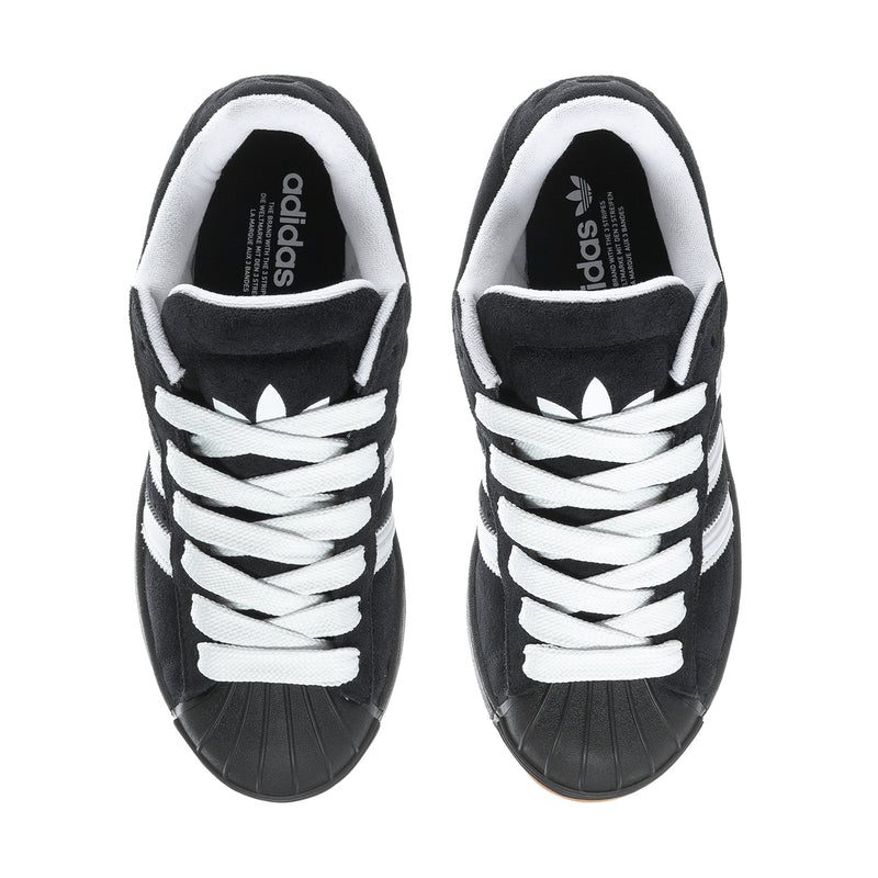 Black and white men's low-top sneakers with white laces and adidas logo on tongue.