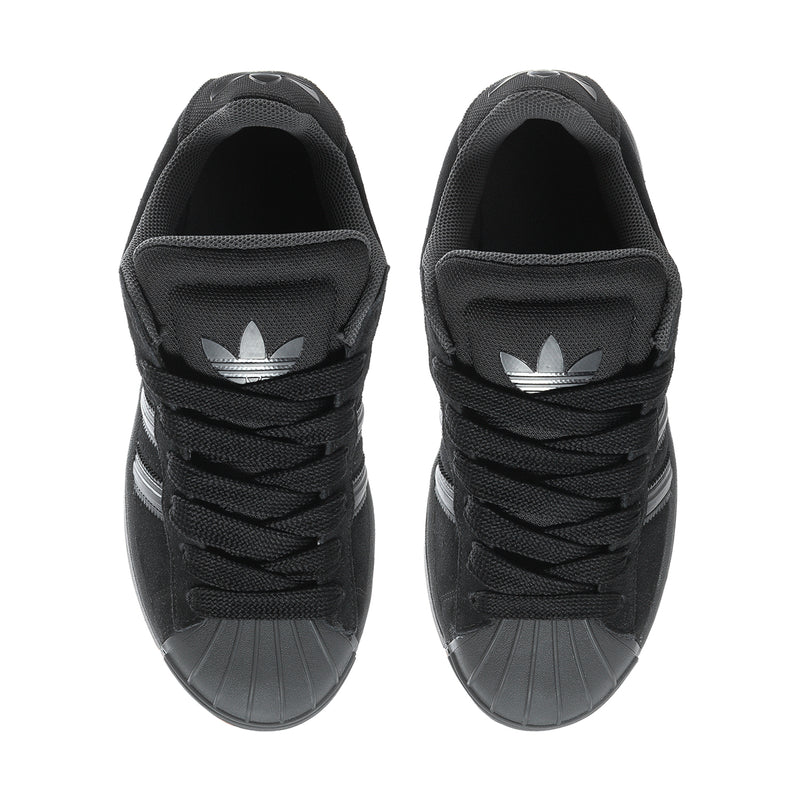 Superstar ST men's sneakers, heel view pair, black laces and cushioned collar