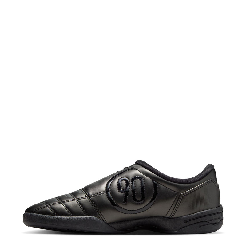 Women's T90 black sneaker heel with 90 logo emboss and padded collar.