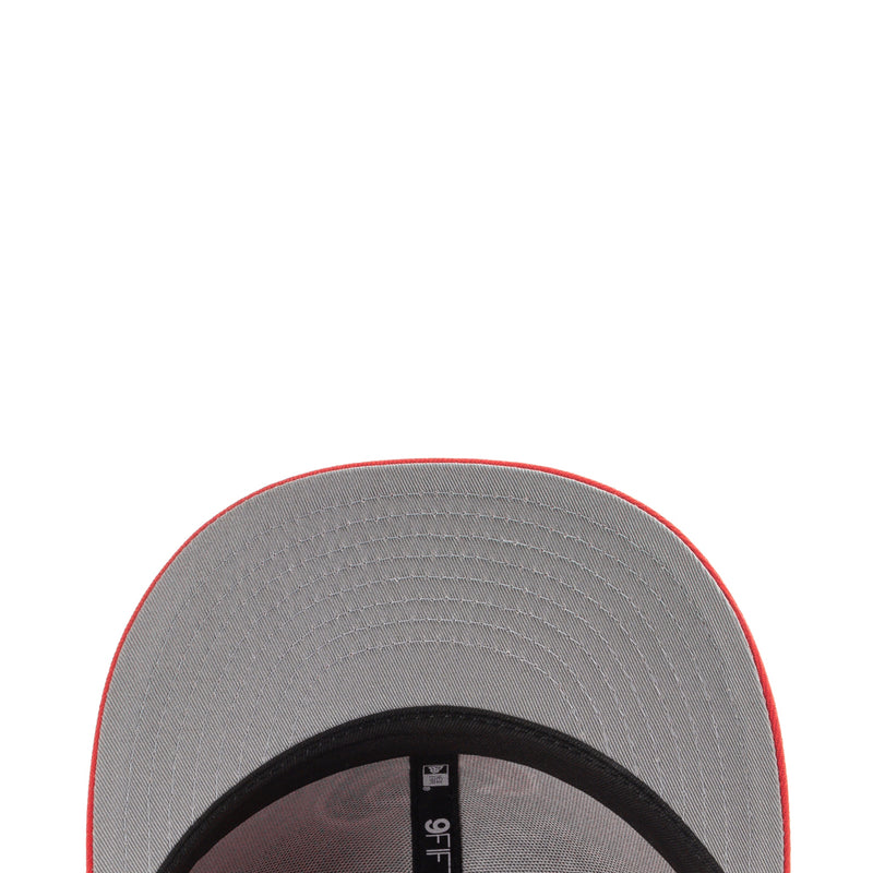 Gray cap lining with black inner band and 9FIFTY label